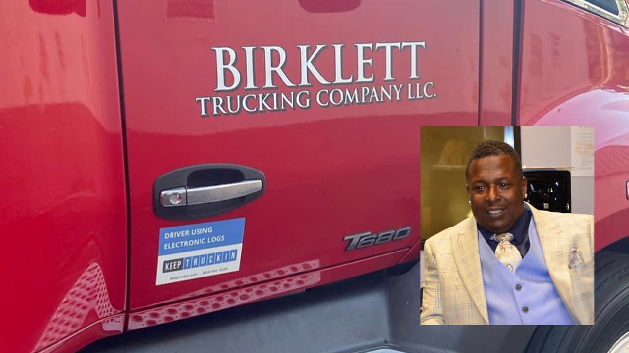 En 1999, el rapero tuvo un éxito con
<b>"Wanna Be A Baller",</b> pero ahora tiene una compañía de tráilers y vive en
<a href="https://www.univision.com/local/houston-kxln/buscan-a-un-hombre-y-a-una-mujer-sospechoso-de-disparar-contra-una-persona-en-missouri-city">Missouri City. </a>