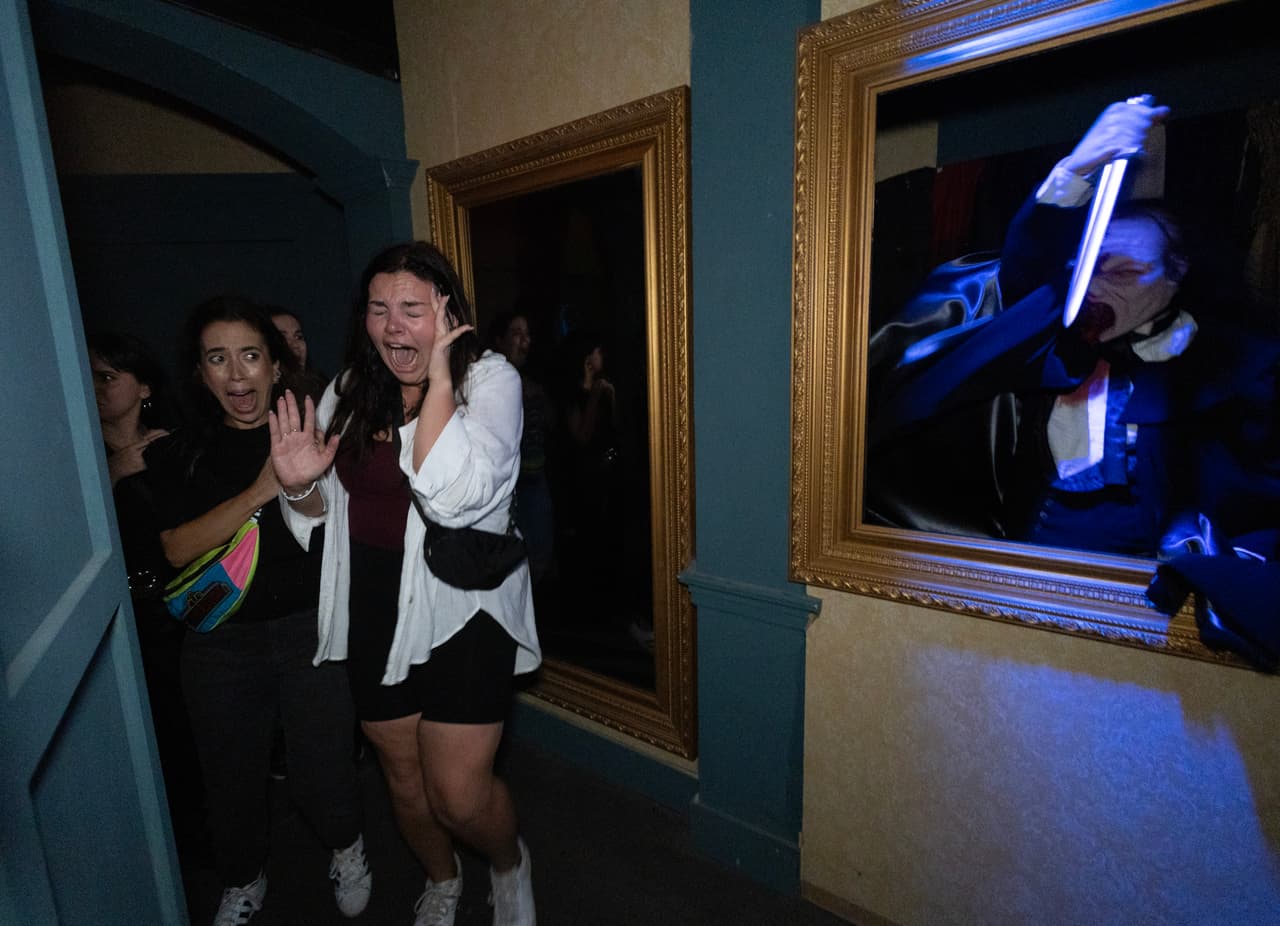 <h2 class="cms-H2-H2">Unmasked</h2>
<br>Desciende a las Catacumbas de París, donde tú y tu escuadrón deberán enfrentarse a un grupo de monstruos: Dr. Jekyll y Mr. Hyde, el Fantasma de la Ópera, el Hombre Invisible y más.