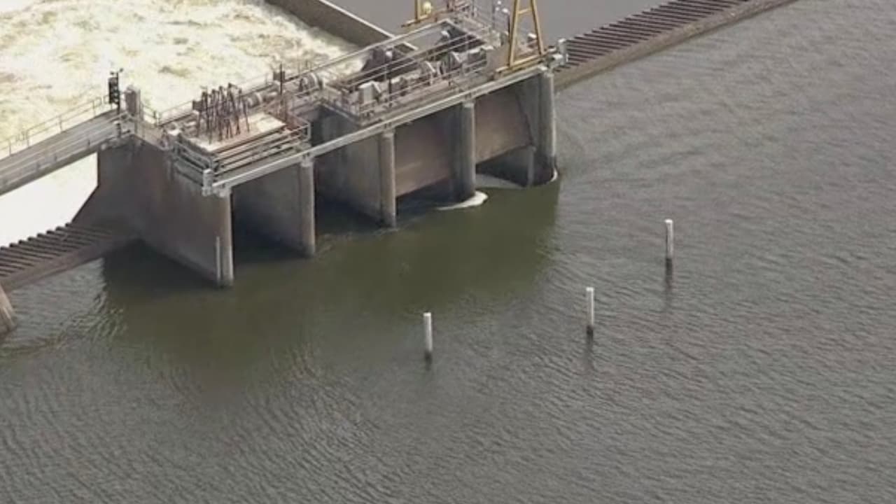 Se drenaron 42.4 a 41.4 pies de agua de Lake Houston para ayudar a prevenir problemas si sobrepasa el nivel.