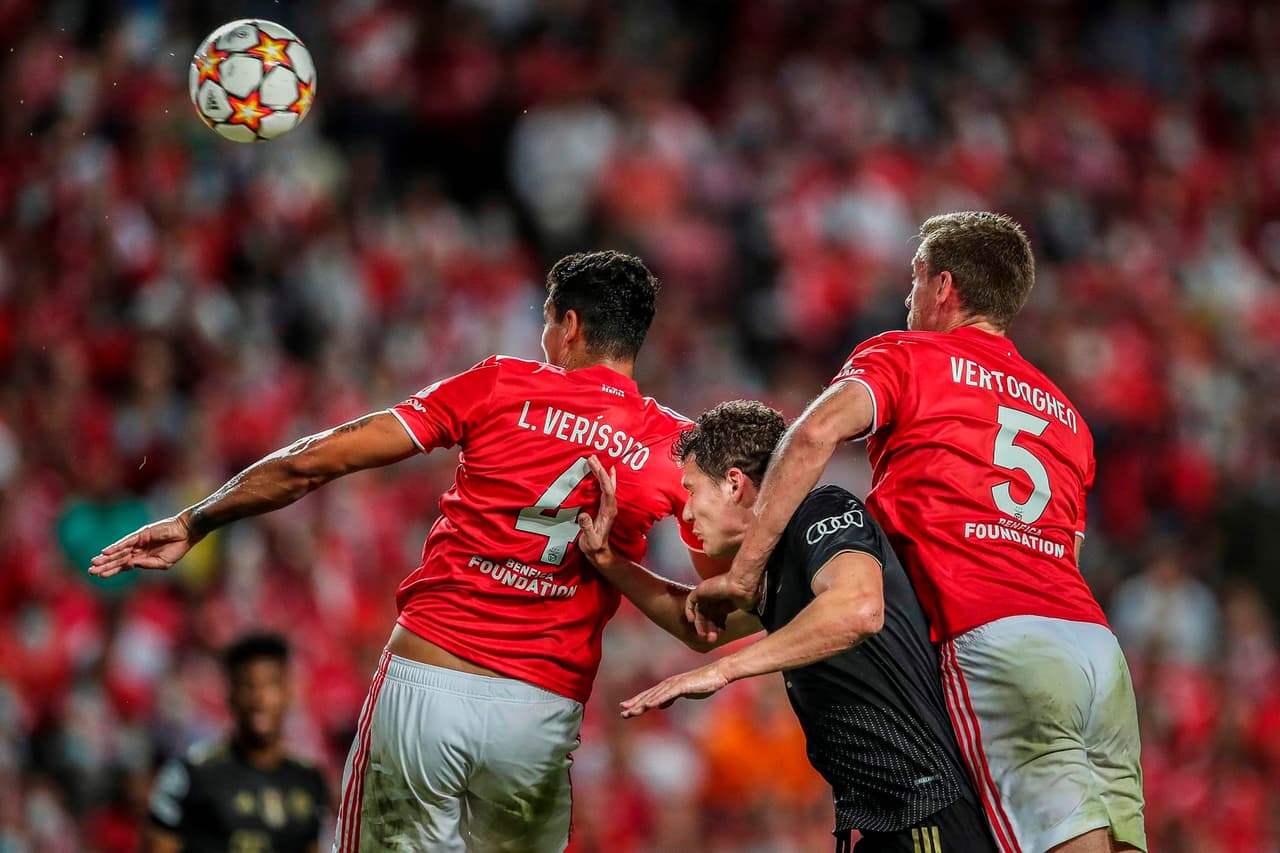 Bayern Munich demuestra su grandeza en los últimos minutos del encuentro y sellando una goliza 4-0 ante el Benfica. Dos goles anulados después, Leroy Sané sumó dos goles (70', 84'), Éverton Soares sumo uno en contra (80') y Robert Lewandowski aportó una anotación al 84', colocándose como líderes en el Grupo E.