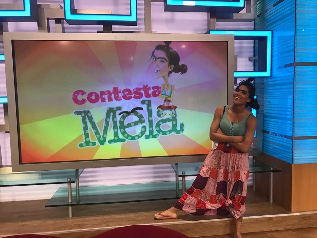 Mela la Melaza ahora dará consejos y se convertirá en toda una experimentada asesora sentimental con su nuevo segmento 'Contesta Mela'.