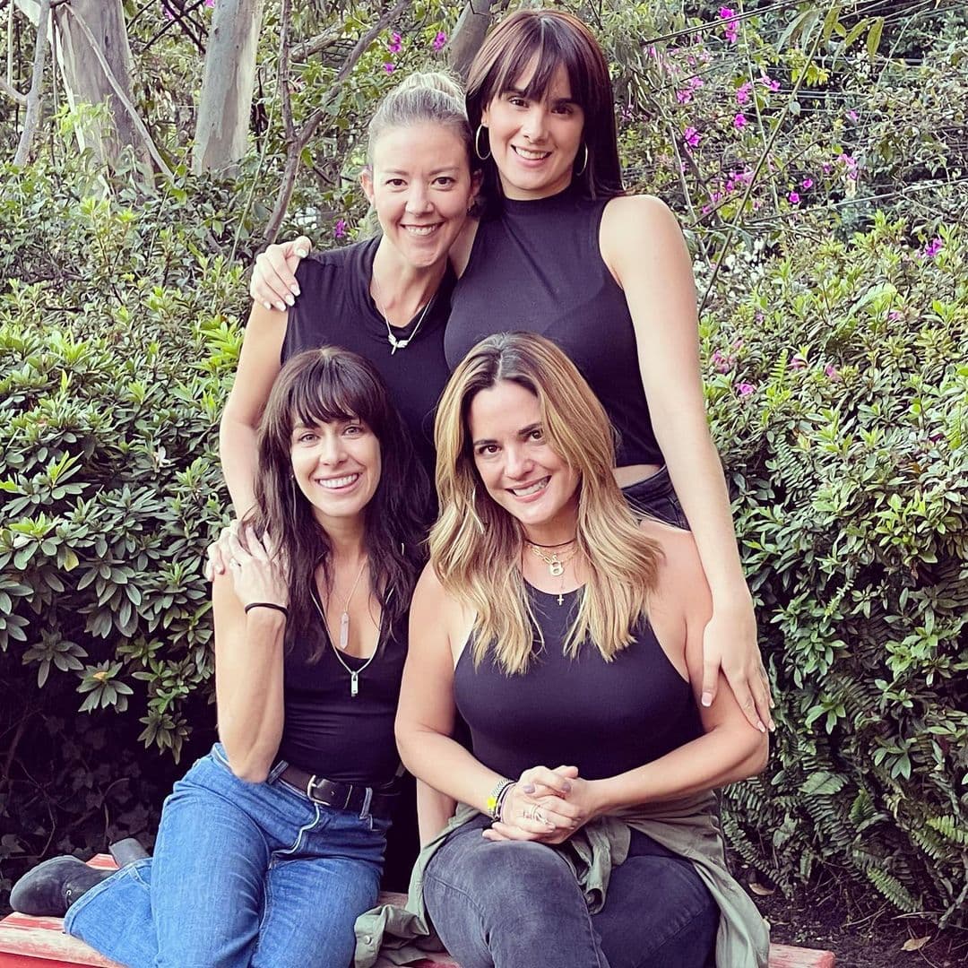 <b>Reencuentro</b>
<br>
<br>En una foto del 14 de octubre, la actriz compartió que se juntó con sus compañeras en el elenco de 'El señor de los cielos', en la imagen y videos de la publicación aparecen Castillo,
<b> Carmen Aub</b>,
<b>Gala Montes</b> y
<b>Sabrina Seara</b>. La imagen llegó a más de 207 mil me gusta por parte de sus fans.