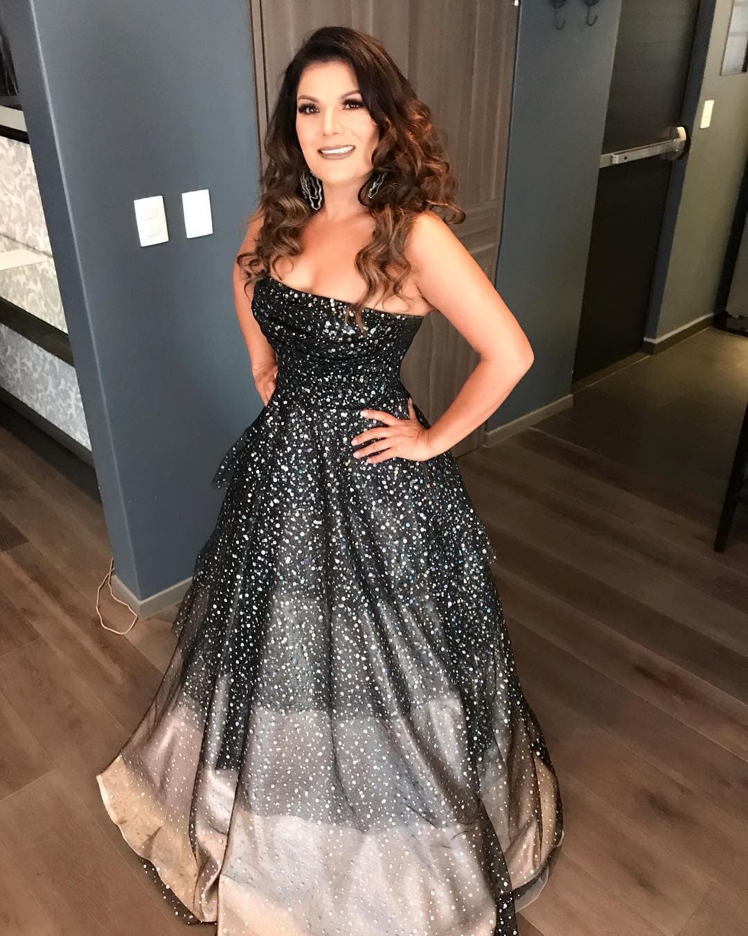 La cantante de regional mexicano, no ha escondido que tiene un problema muy serio con su vista.