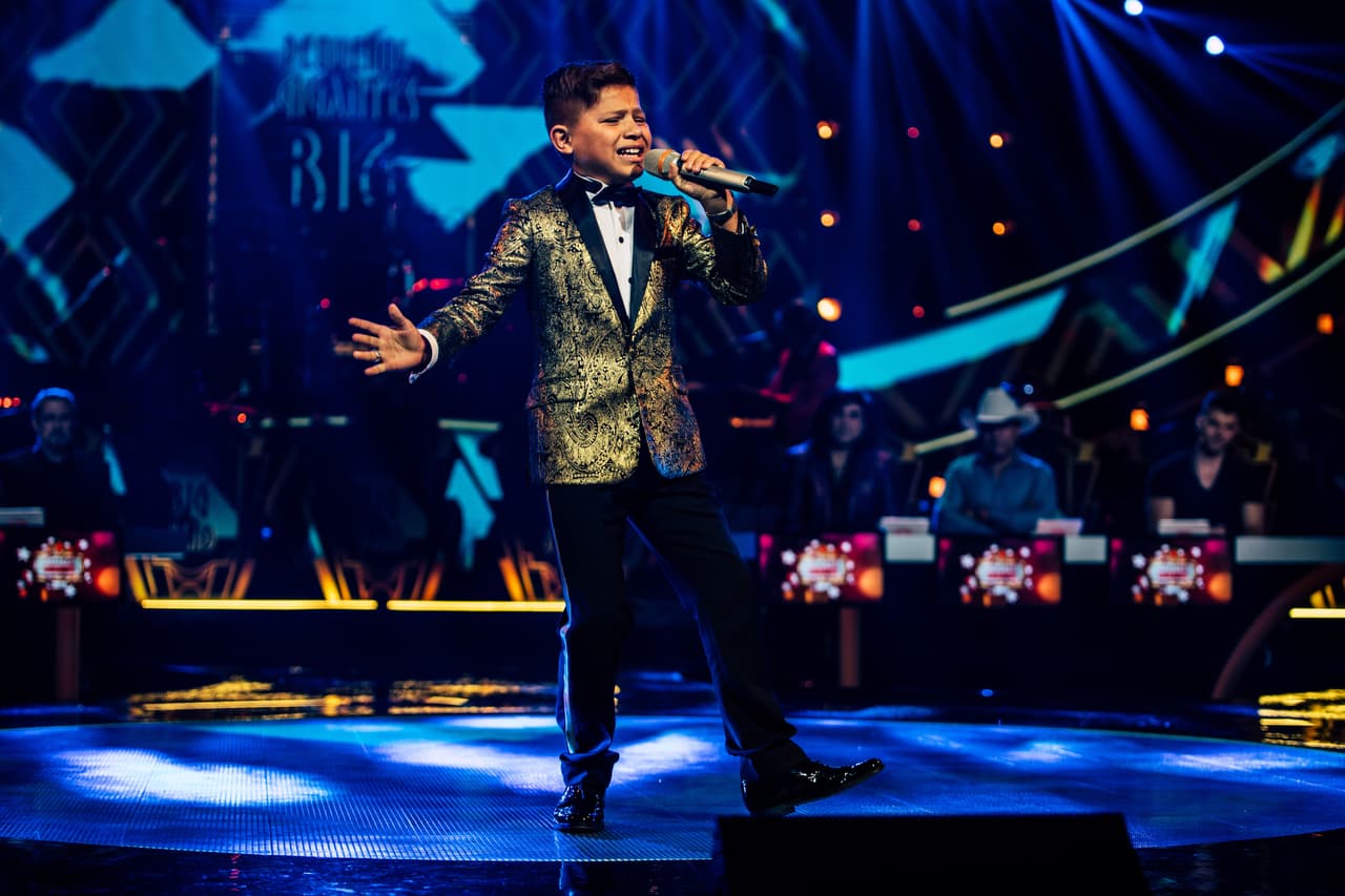 "Eres fenomenal, pero la canción se prestó más", agregó Lupe.