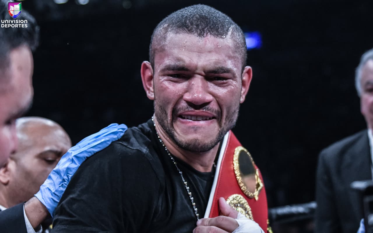 El venezolano José Uzcátegui (27-2, 23 KOs) se llevó la revancha ante Andre Dirrell (26-3, 16 KOs) con un trabajado nocaut en el octavo episodio. 'Bolivita' obtuvo el título interino supermediano de la FIB.