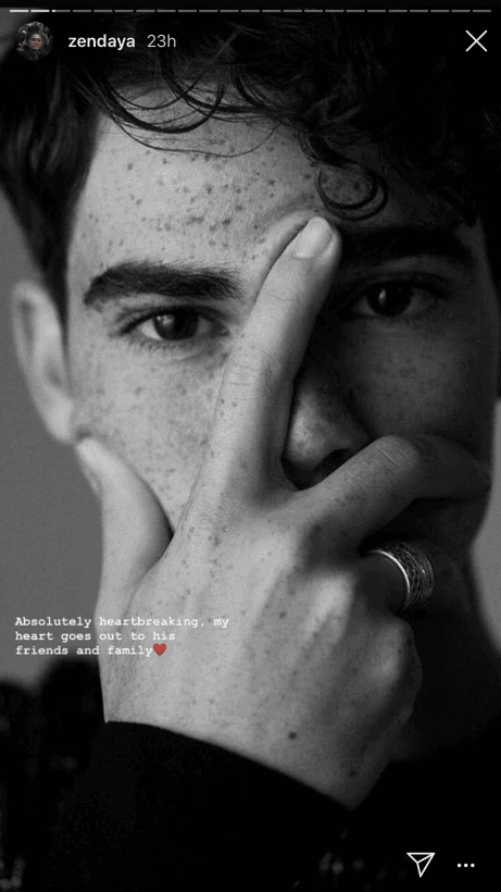 La actriz y cantante Zendaya publicó en sus historias de Instagram una imagen acompañada del texto: "Absolutamente me parte el corazón. Mi corazón está con sus amigos y familia".