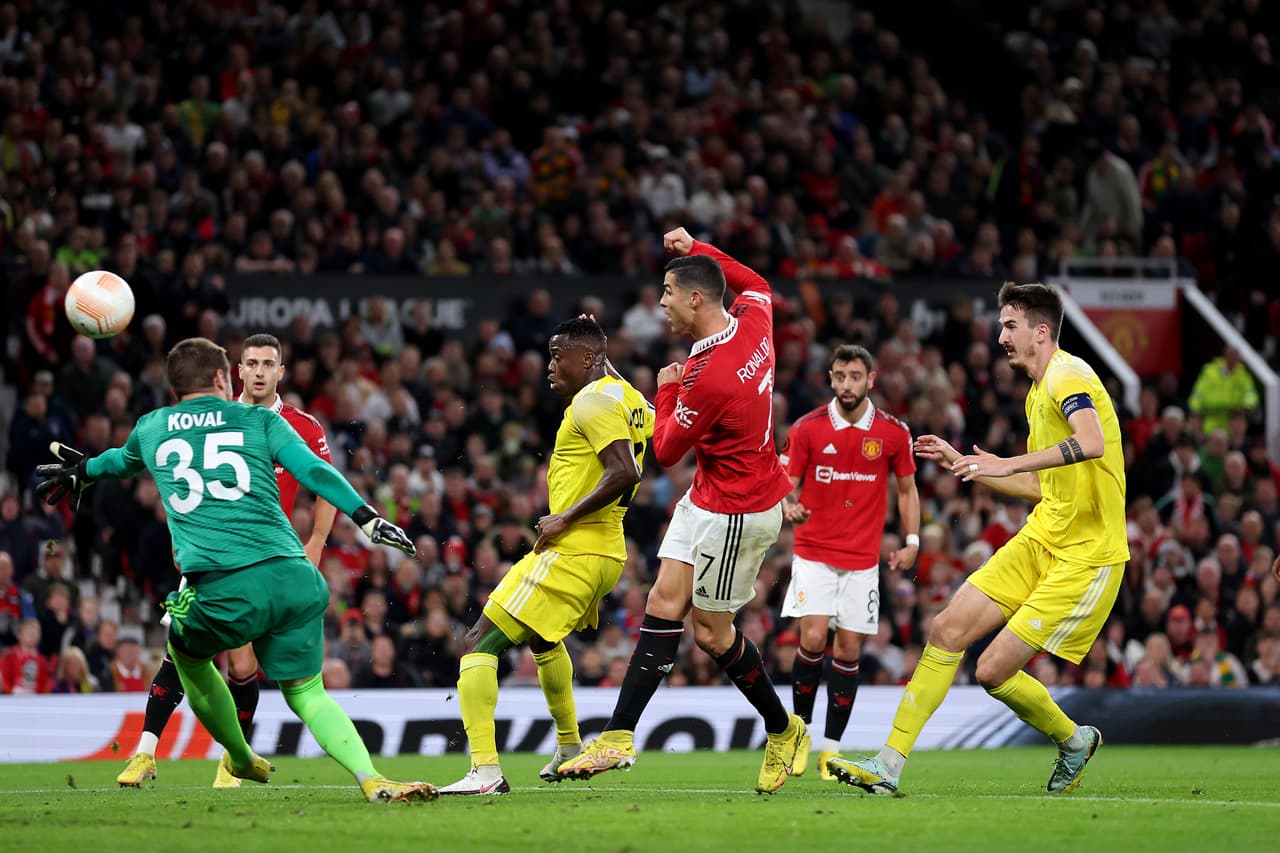 El Manchester United venció 3-0 al Sheriff, el Feyenoord cayó 1-0 con minutos de Santiago Giménez ante el Sturm y la Roma derrotó al Helsinki en la penúltima jornada de la Fase de Grupos de la UEFA Europa League.