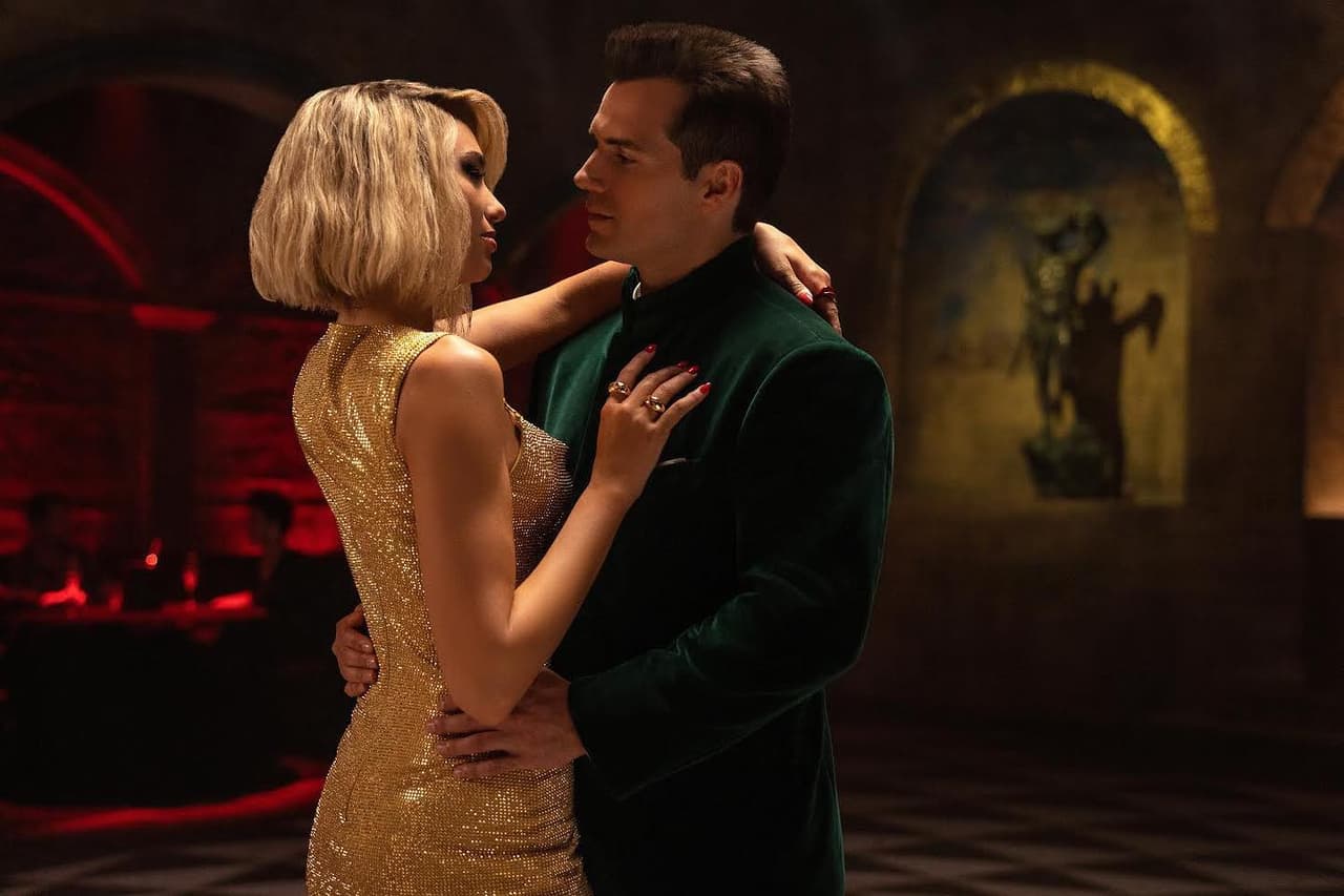 La primera imagen de ‘Argylle’ muestra a los personajes de Dua Lipa y Henry Cavill en un baile íntimo.