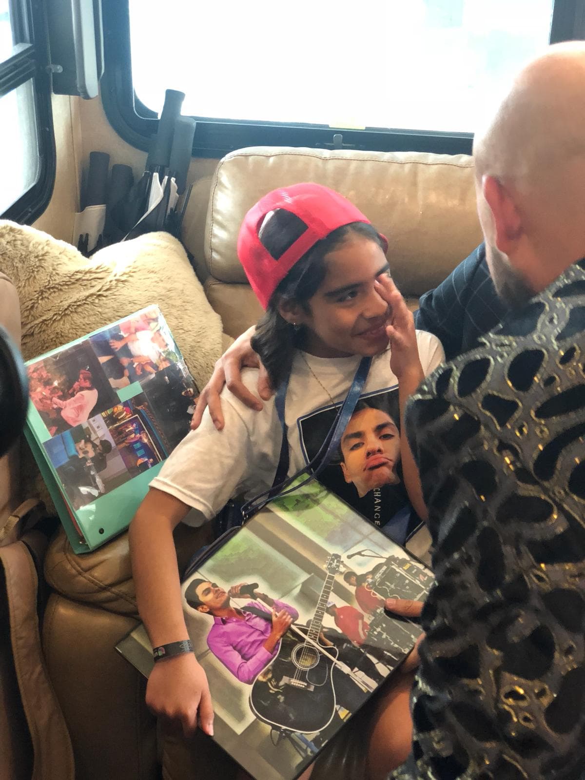 La pequeña Isabel estaba muy emocionado e incluso, dejó escapar una que otra lágrima de felicidad.