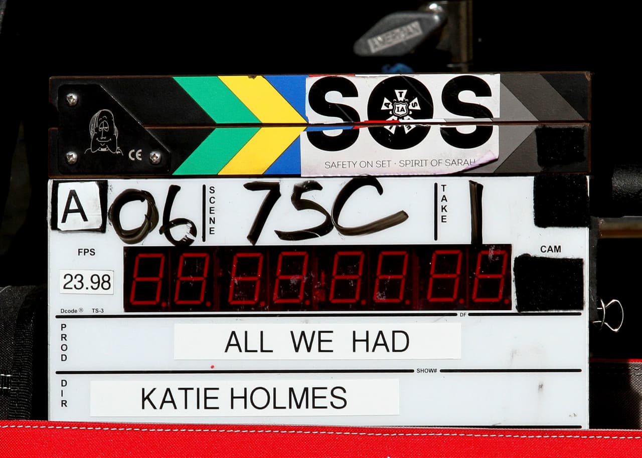 Katie está haciendo su debut como directora.