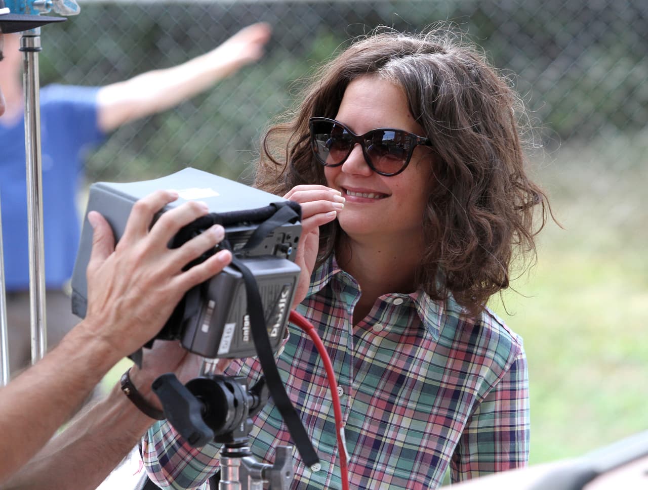 Compartiendo con su equipo de filmación.