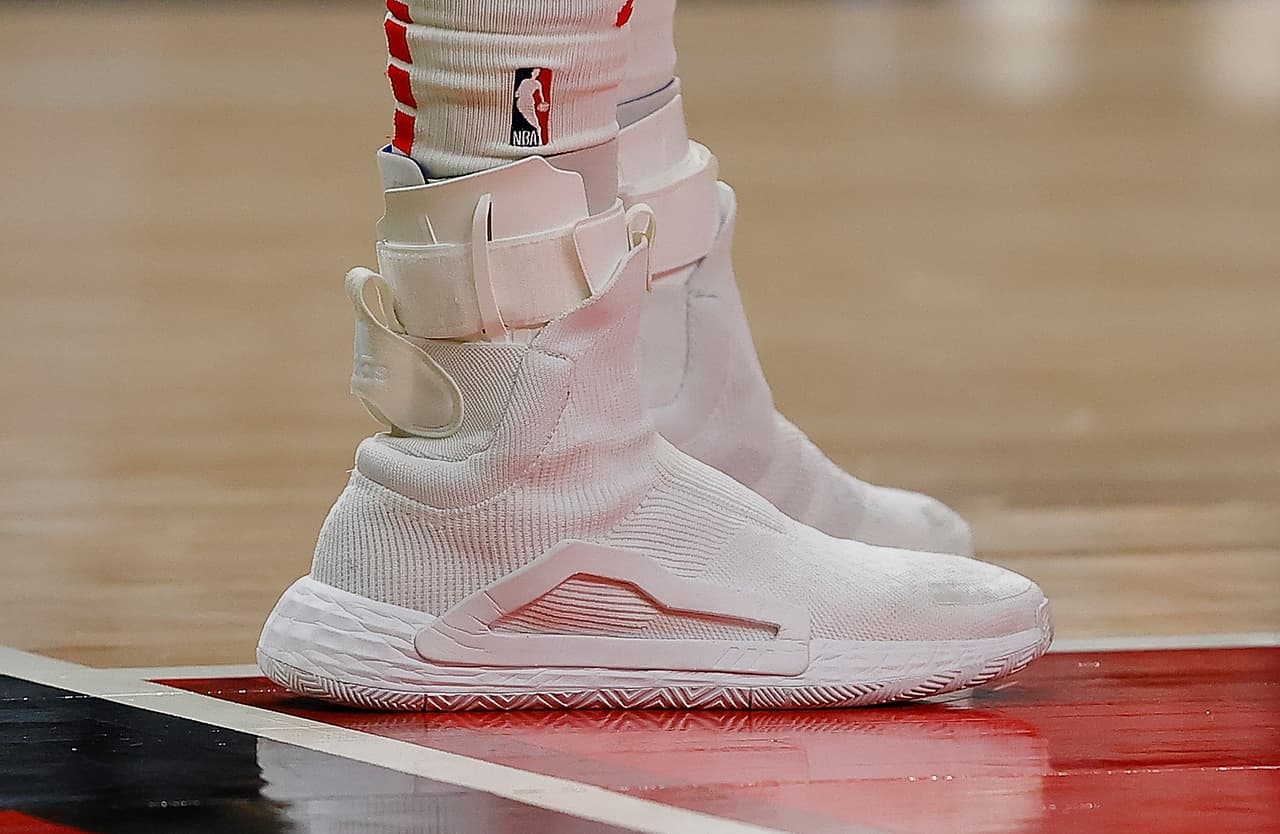 Trae Young de Atlanta Hawks ocupó estos tenis ante Memphis Grizzlies.