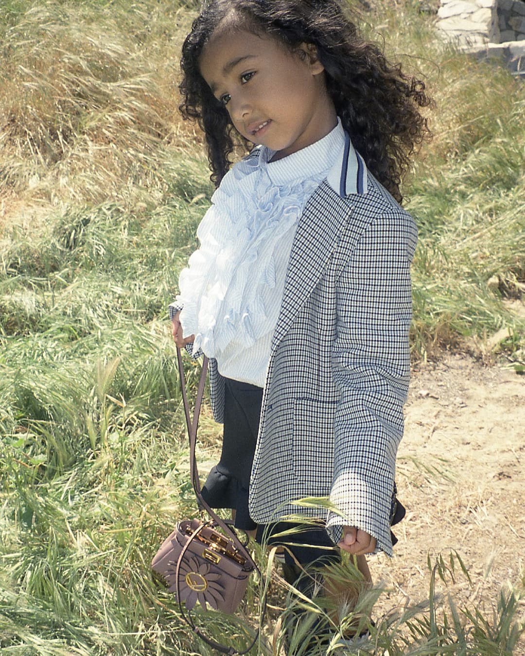 West Kardashian aparece con el cabello suelto y haciendo gala de su propio estilo.