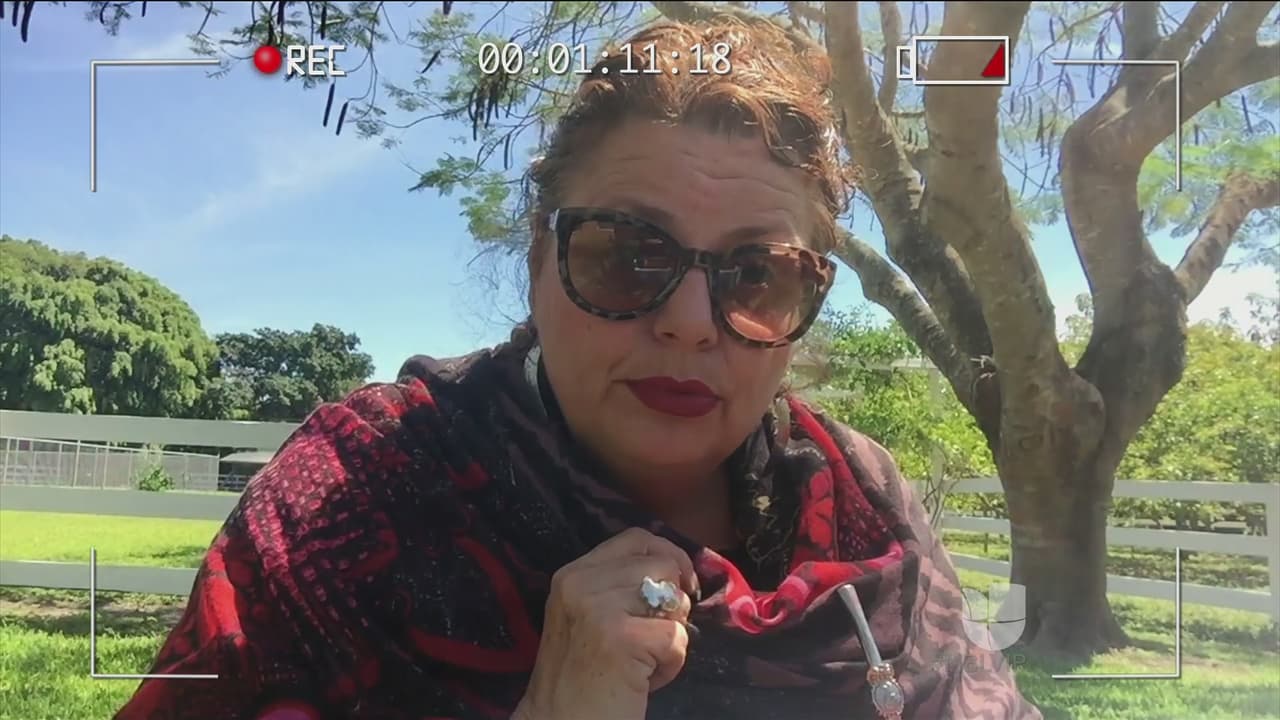 ¿Y la chaperona?, bueno ... sigue con lupa a las chicas y nada se le sigue escapando.