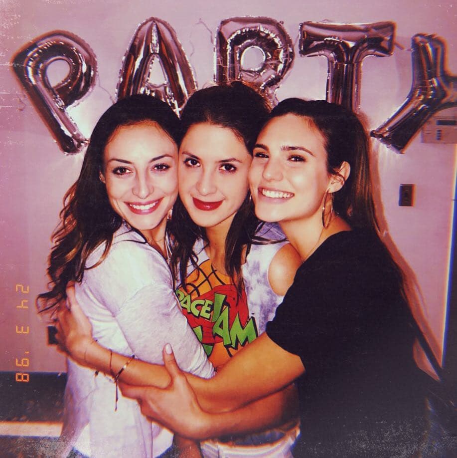 Curiosamente, la actual novia de Arap (al centro) y Marimar Vega han hecho saber en sus respectivas cuentas de Instagram, que son mejores amigas.