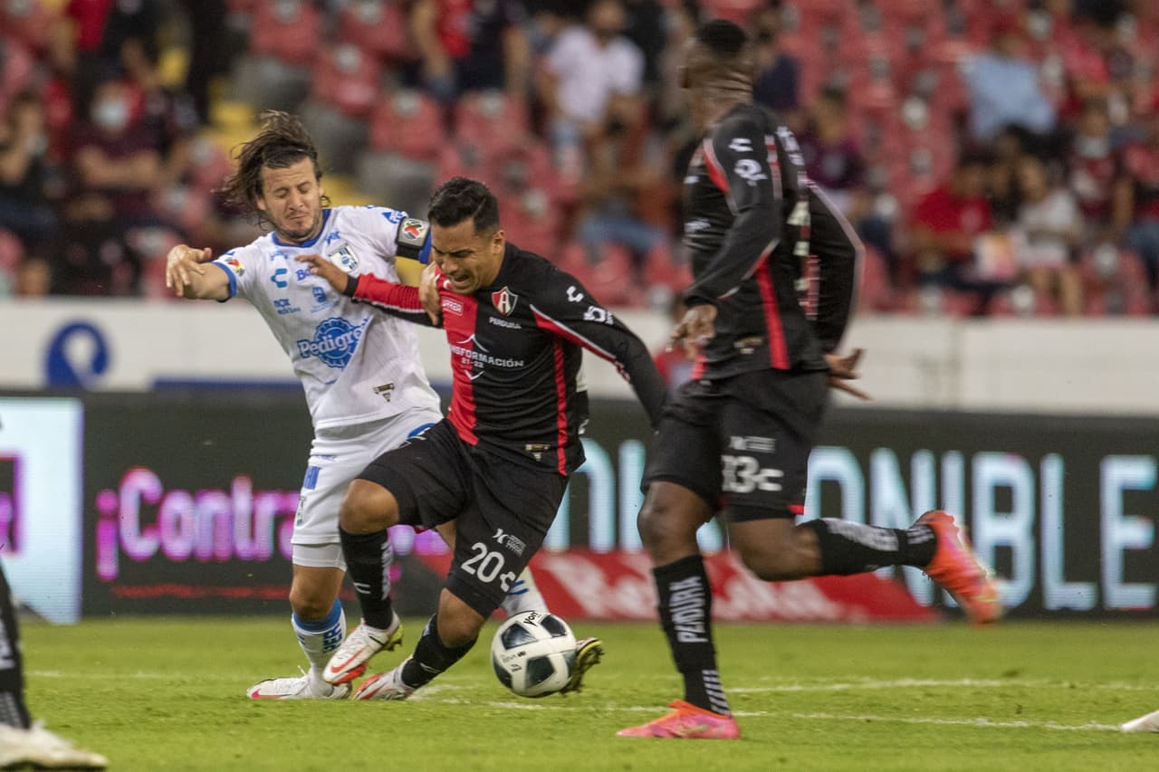 Julio Furch y Christopher Trejo son los encargados de anotar en la victoria 2-0 sobre Querétaro.