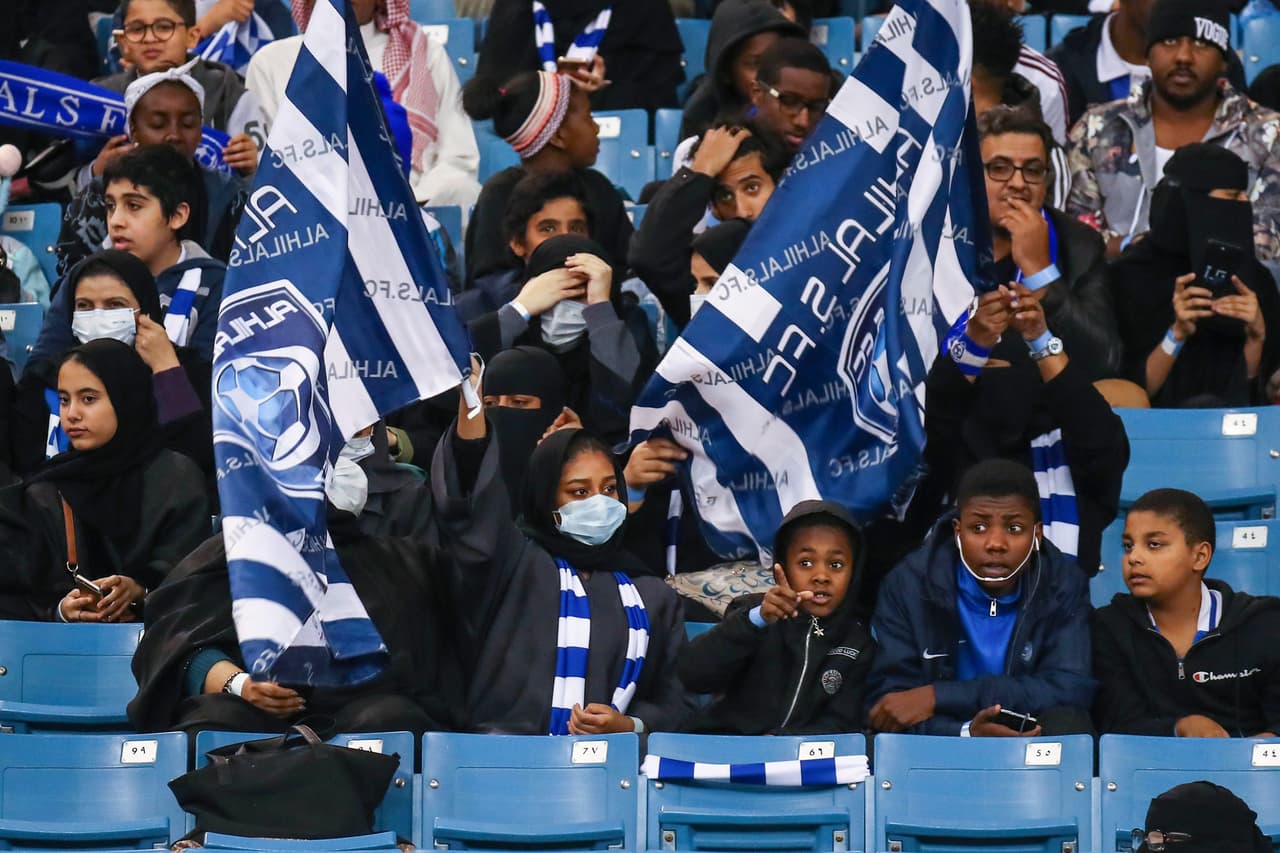 Las mujeres tienen vidas muy restringidos, pero el joven príncipe heredero Mohamed bin Salmán empieza a cambiar y aplicar pequeñas mejoras para ellas, en este caso con el deporte.