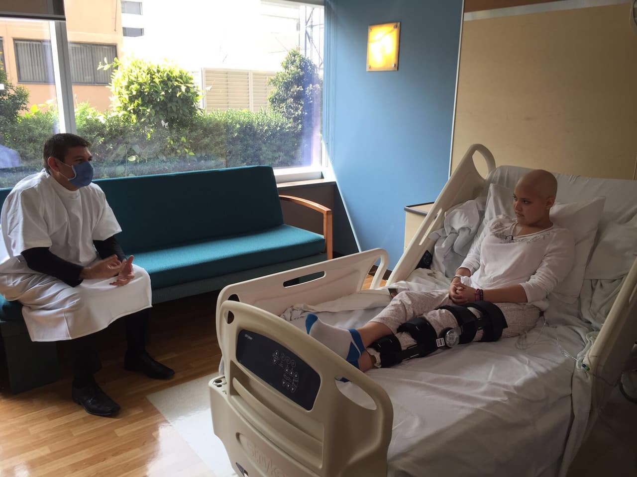 Alexia Garduño padece de cáncer en una pierna, y será operada el 25 de febrero.