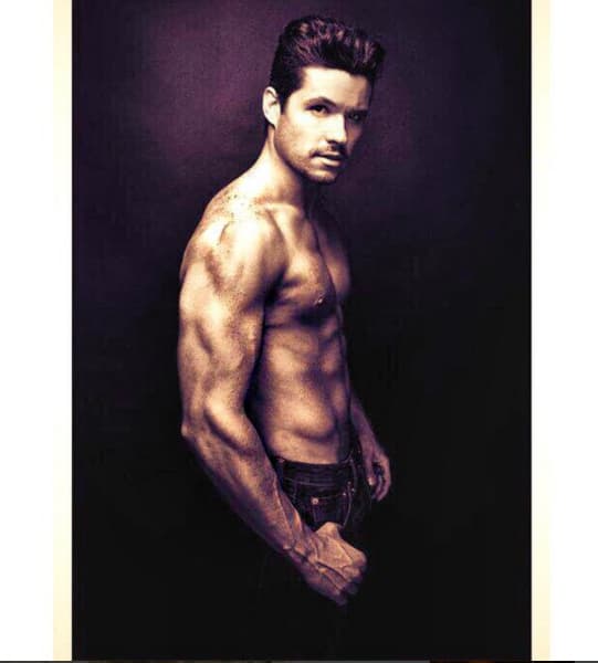 Siempre está al pendiente de Fiorella y de su hermana, pues las quiere mucho.