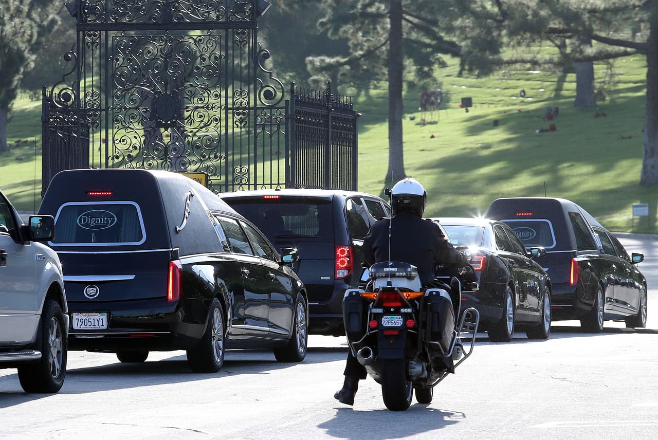 Sepultan a Carrie Fisher y Debbie Reynolds; Meryl Streep las despedirá en un evento público