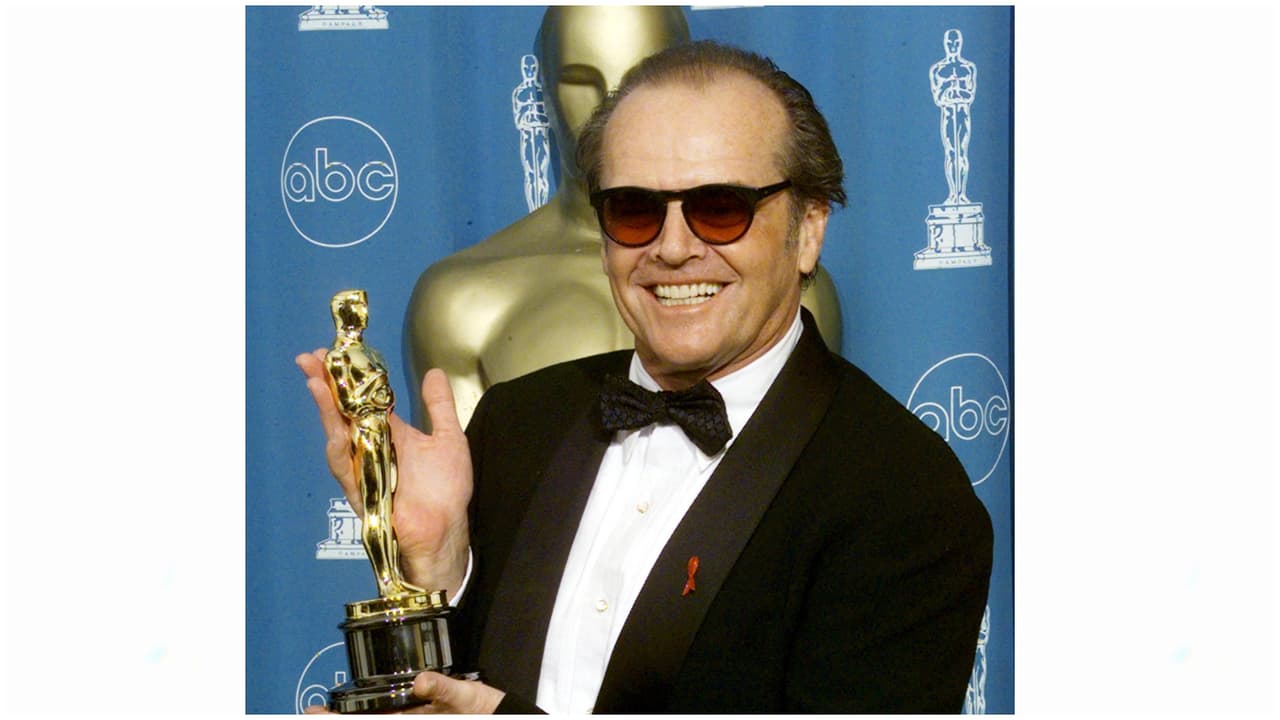 Jack Nicholson tiene dos estatuillas del Oscar en la categoría de Mejor Actor por su trabajo en 'One Flew Over the Cuckoo 's Nest' (1976) y 'As Good as It Gets' (1998). También tiene un Premio de la Academia como Mejor Actor de Reparto por 'Terms of Endearment' (1983).