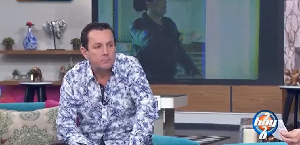 "Seguimos más enamorados que nunca, la verdad. Bendito sea Dios.
<b>La amo, la adoro a mi hermosa</b>", compartió sobre su prometida, quien estuvo casada con Valentín Elizalde de 1999 a 2003.
<br>