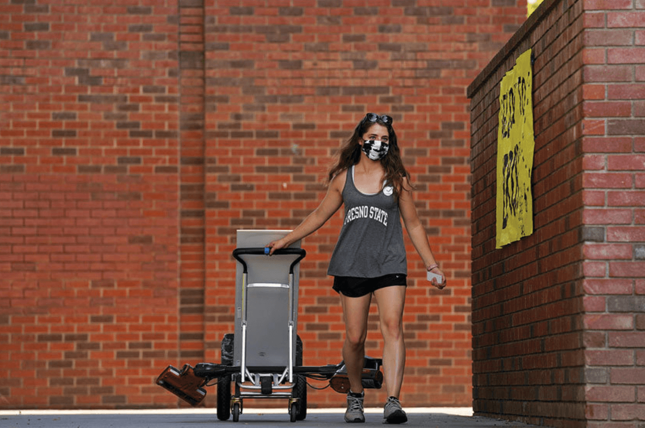 La revista de Fresno State publicó las imágenes que mejor capturaron la esencia del 2020 en la universidad.