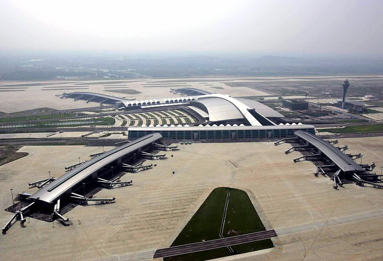 <b>13. Aeropuerto Internacional Bai Yun, Guangzhou, China.</b> 65,887,473 pasajeros en 2017. Ocupaba el puesto 15 en 2016, su traficó aumentó 10.3% el último año.