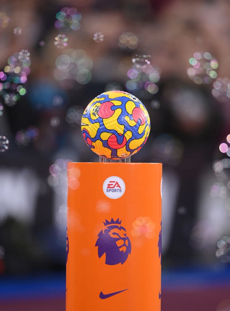 West Ham sorprende al Liverpool y lo derrota 3-2 durante la fecha 11 en la Premier League. Alisson Becker abrio el marcador con gol en contra a los 4' del encuentro, cuando Trent Alexander-Arnold empataba el juego al 41'. Pablo Fornals y Kurt Zouma pusieron arriba a los Hammers y Origi anotó el segundo para los 'Reds'.