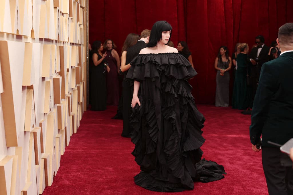 Billie Eilish en los Premios Oscar 2022.