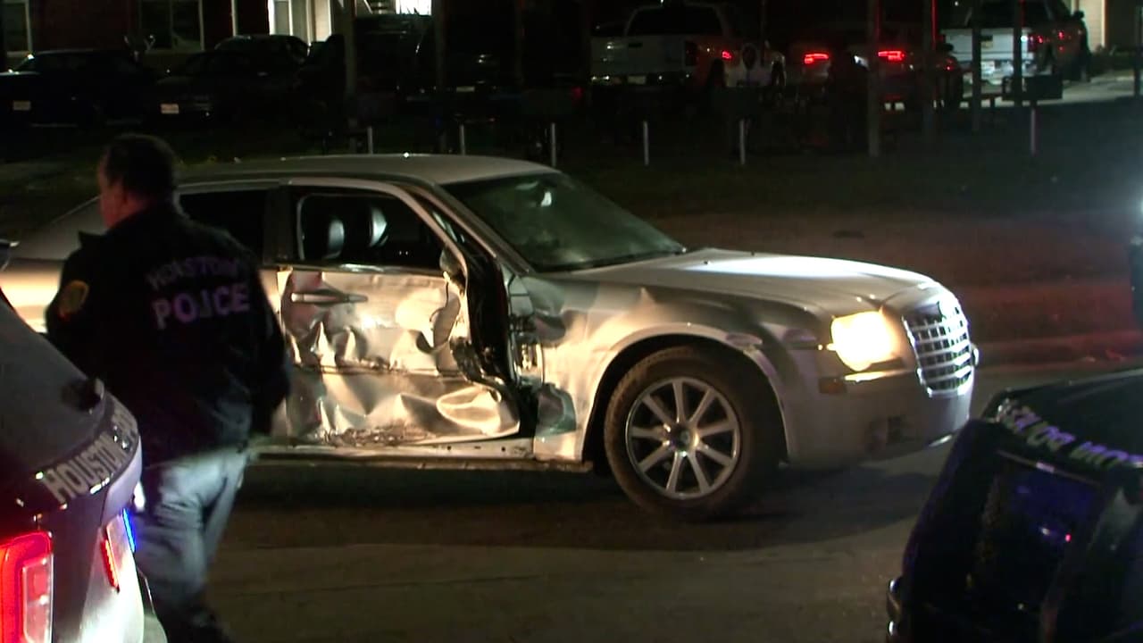 Se bajaron del vehículo para intentar escapar a pie, pero fueron capturados por los oficiales.