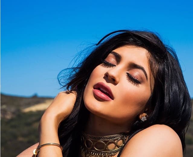 Jenner además de posar para esta publicación, también se convirtió en la modelo del video musical de su novio Tyga.