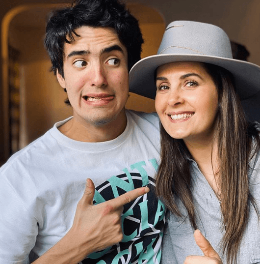 Mayrín Villanueva también es
<b><a href="https://www.univision.com/famosos/mayrin-villanueva-hija-romina-novio-sebastian-poza-aprueba-fotos" target="_blank">mamá de Romina y Sebastián</a></b>
<a href="https://www.univision.com/famosos/mayrin-villanueva-hija-romina-novio-sebastian-poza-aprueba-fotos" target="_blank">,</a> que tuvo con Jorge Poza cuando fueron matrimonio de 1997 a 2008.
<br>