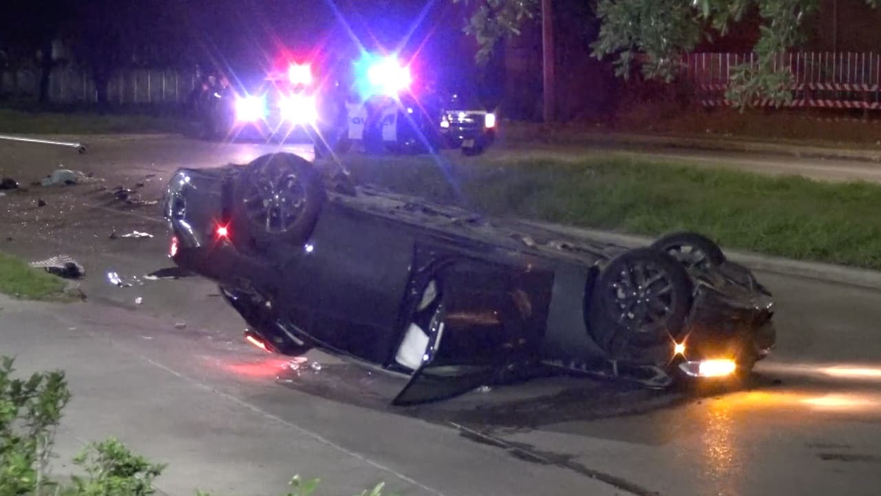 Muere una mujer tras ser golpeada por un auto que perdió el control: conductora se escapó