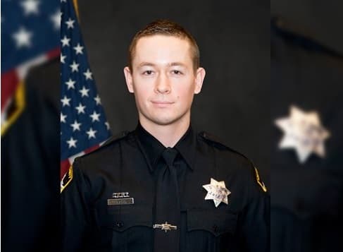 Un agente de policía muerto y una oficial herida en dos tiroteos ocurridos en el norte de California