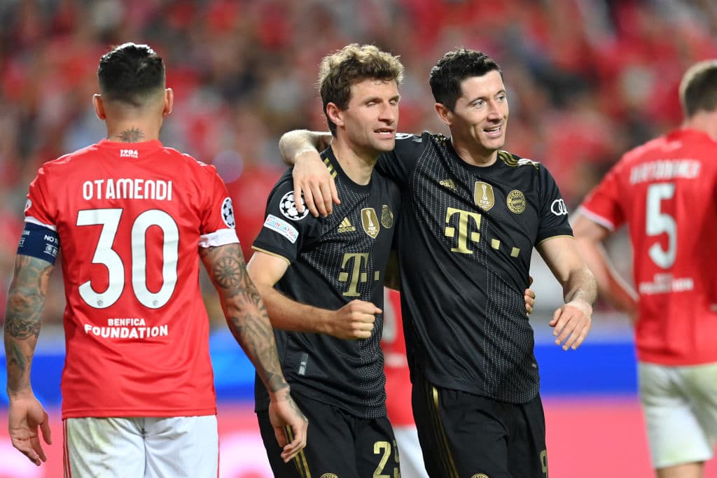 Bayern Munich demuestra su grandeza en los últimos minutos del encuentro y sellando una goliza 4-0 ante el Benfica. Dos goles anulados después, Leroy Sané sumó dos goles (70', 84'), Éverton Soares sumo uno en contra (80') y Robert Lewandowski aportó una anotación al 84', colocándose como líderes en el Grupo E.