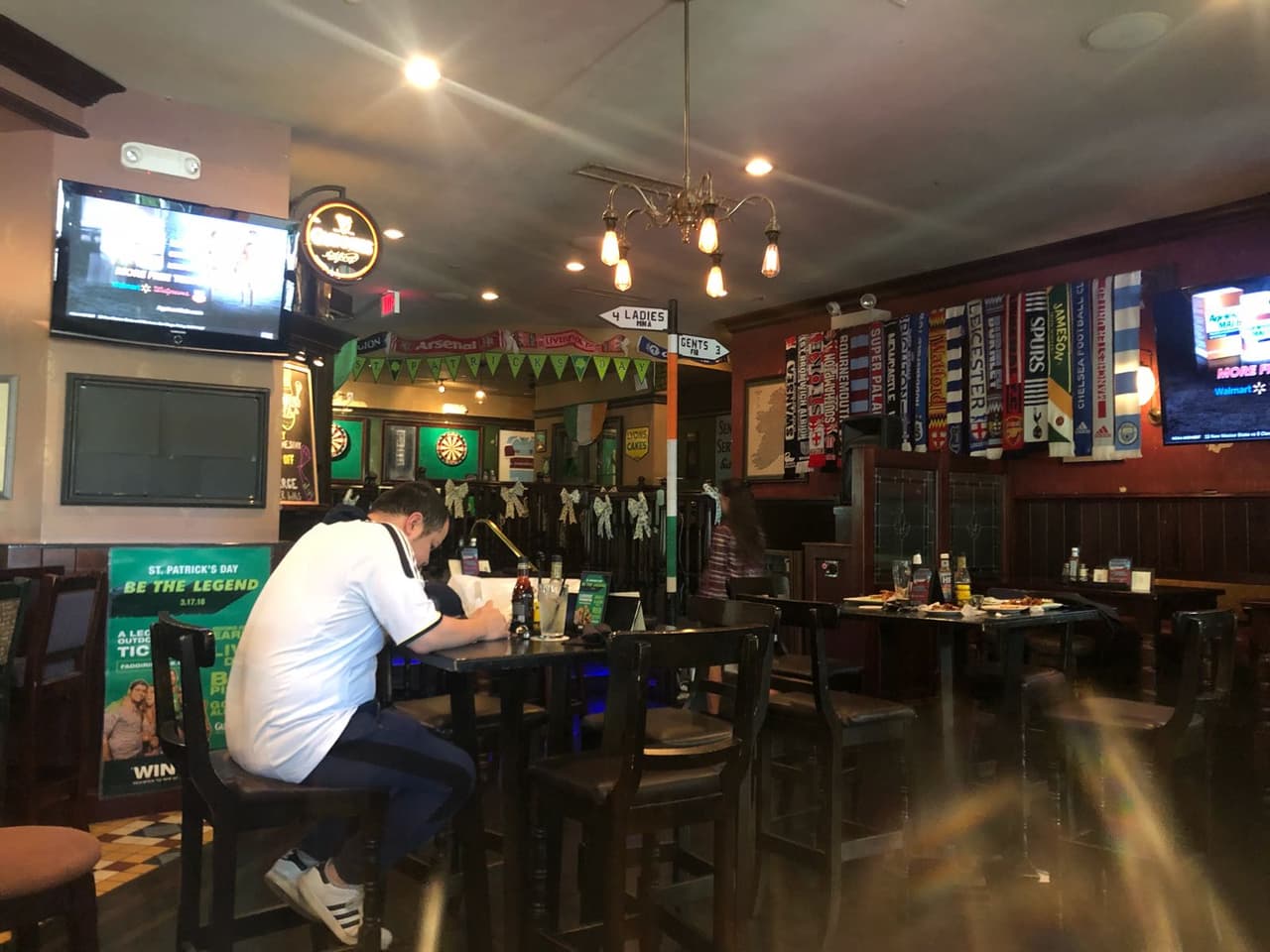 Los colores del Barcelona llegaron a los hinchas en Estados Unidos en La Palapa Hondureña en Miami, para apoyar al equipo en el juego de vuelta de octavos de final contra Chelsea en Champions League.