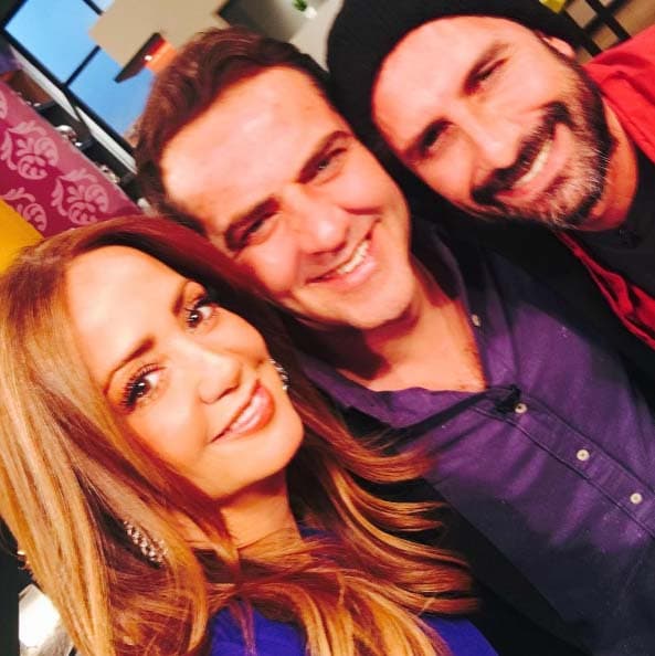 Andrea muy feliz con Flavio Medina y Pablo Valentín.