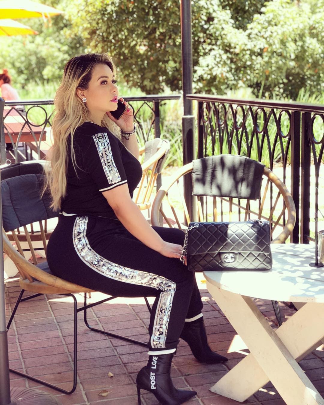 Pero fue una usuaria, quien escribió: "Qué chistosa se mira" y "La modelo de las caguamas", la que hizo que Chiquis respondiera de manera muy contundente.