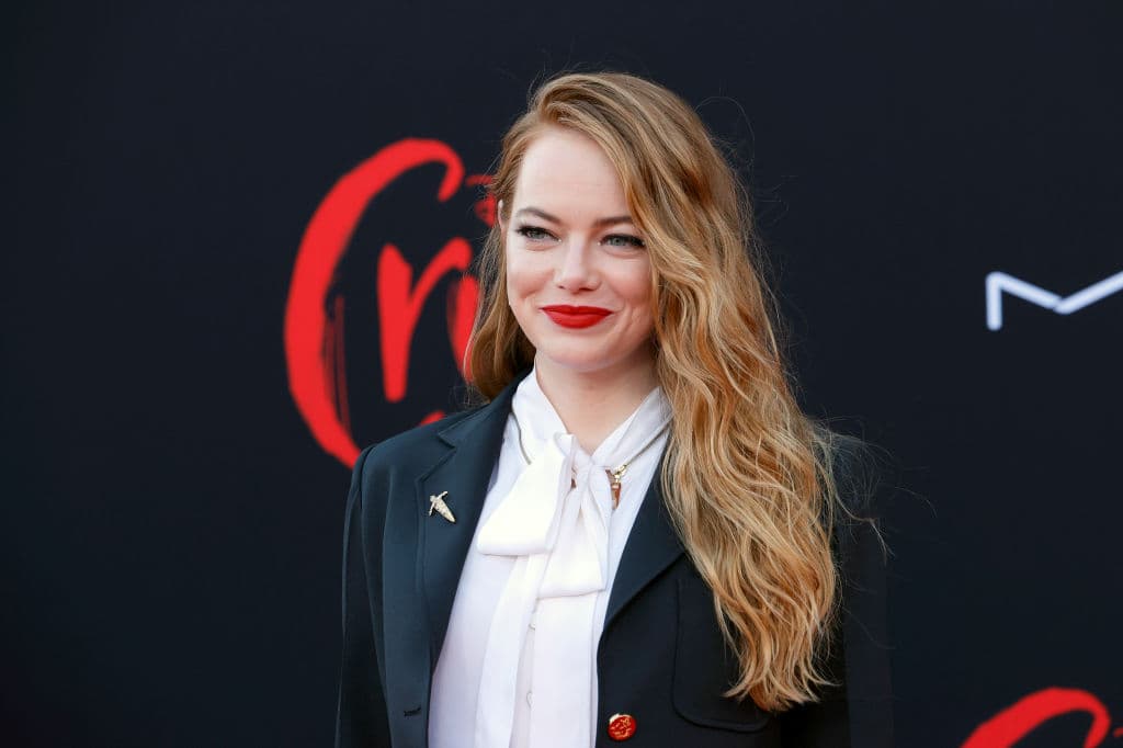 <b>Emma Stone</b>
<br>Durante una entrevista en
<i>The Late Show </i>con David Letterman,
<a href="https://www.univision.com/deportes/emma-stone-regresa-con-secuela-de-cruella-fotos">la actriz</a> dijo que su fallecido abuelo, a quien ni siquiera conoció, le deja monedas en su casa y que es algo difícil de explicar.