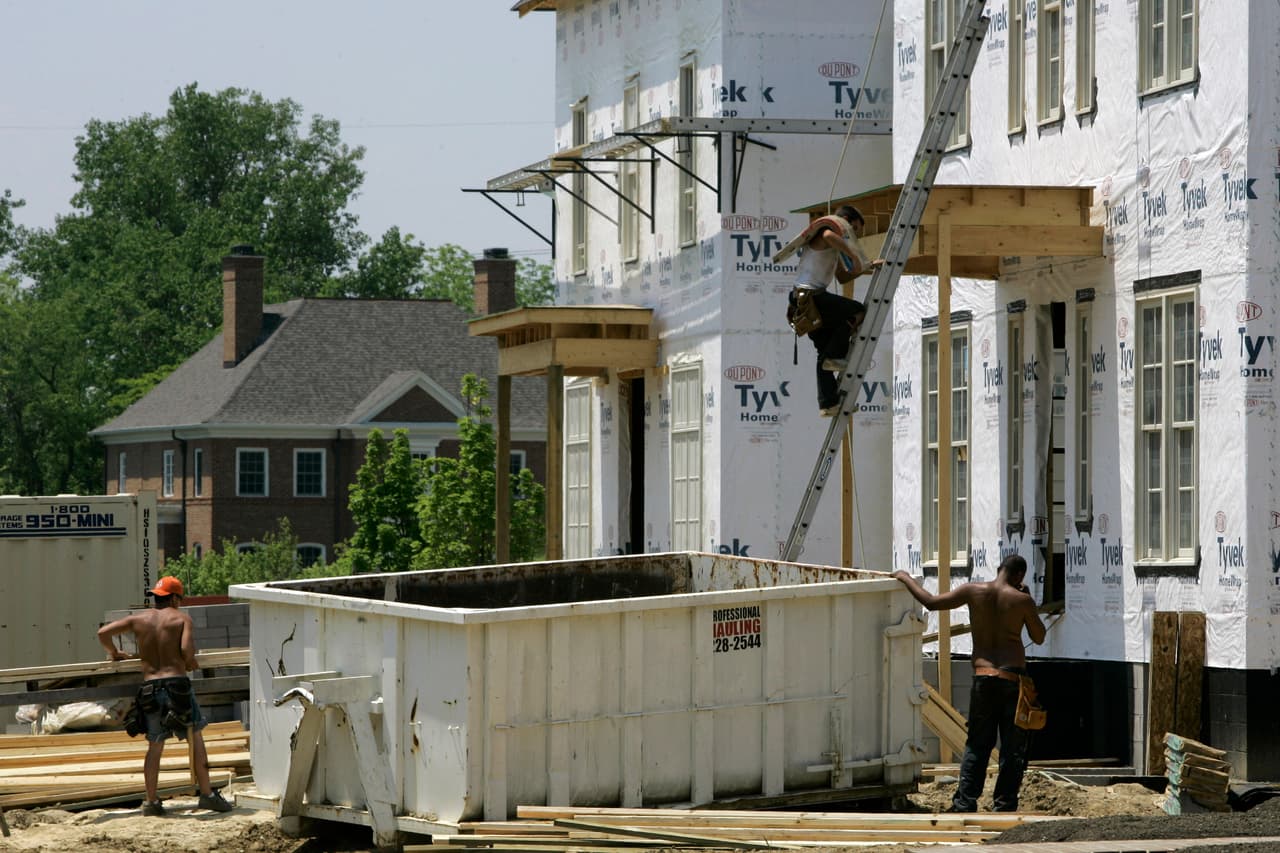 La venta de casas en los EEUU llega a su punto más bajo en lo que va del año; las causas: incremento en precios y tasas de interés