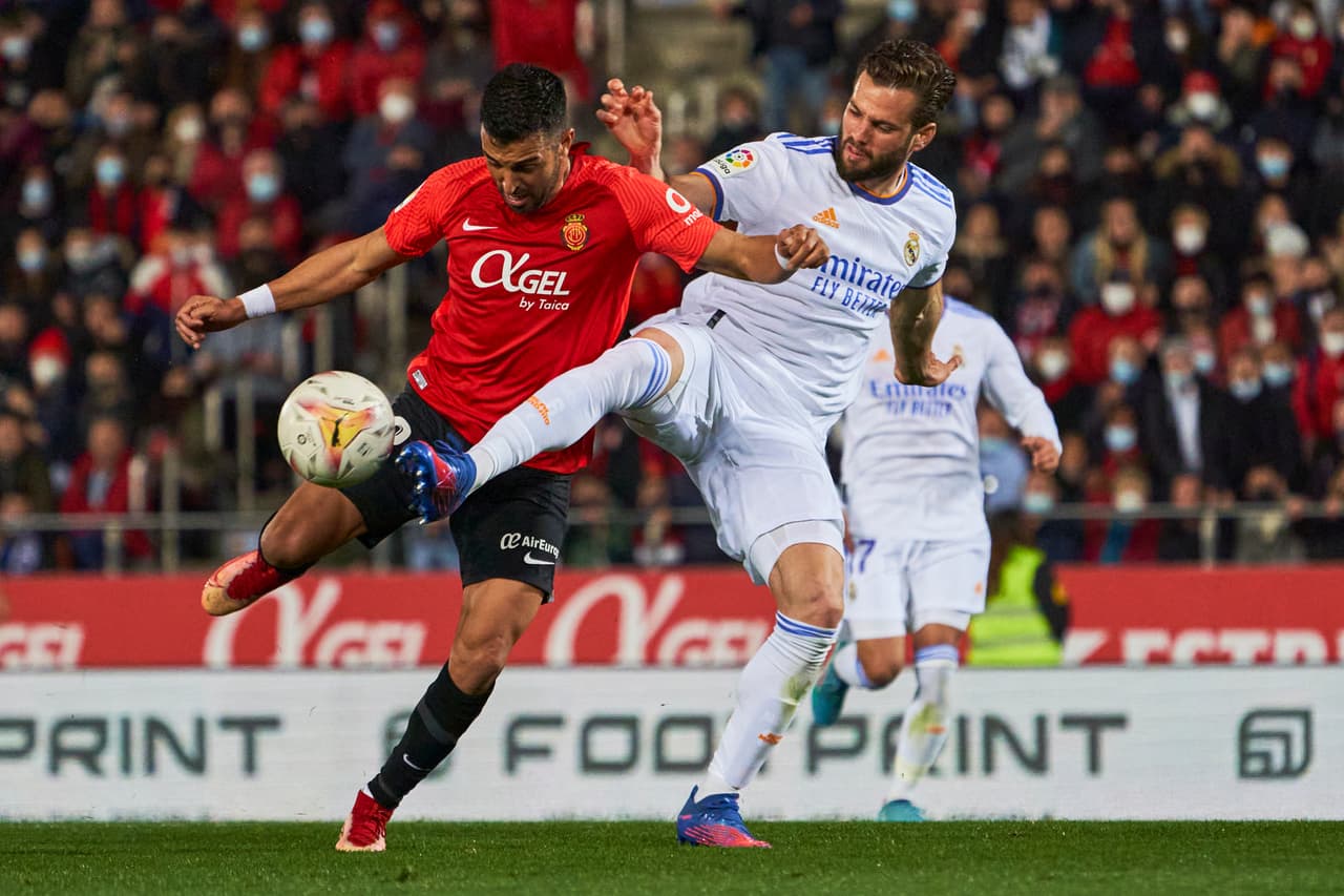 Gracias a un doblete de Karim Benzema y otro tanto del brasileño Vinícius, el Real Madrid venció al Mallorca y aumentó su ventaja en el liderato a 10 puntos sobre el Sevilla.