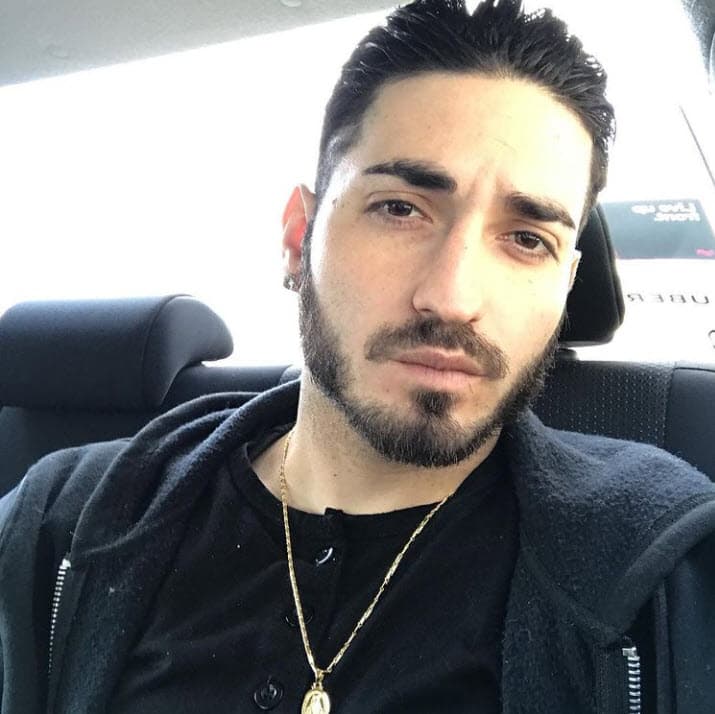 "Es gracioso cómo en las telenovelas mi padre hace siempre de héroe, pero
<b><a href="https://www.univision.com/famosos/eduardo-yanez-no-quiere-hablar-de-su-hijo-complicada-relacion-fotos" target="_blank">en la vida real es completamente lo opuesto</a></b>", escribió el único hijo del artista en sus redes sociales.
<br>