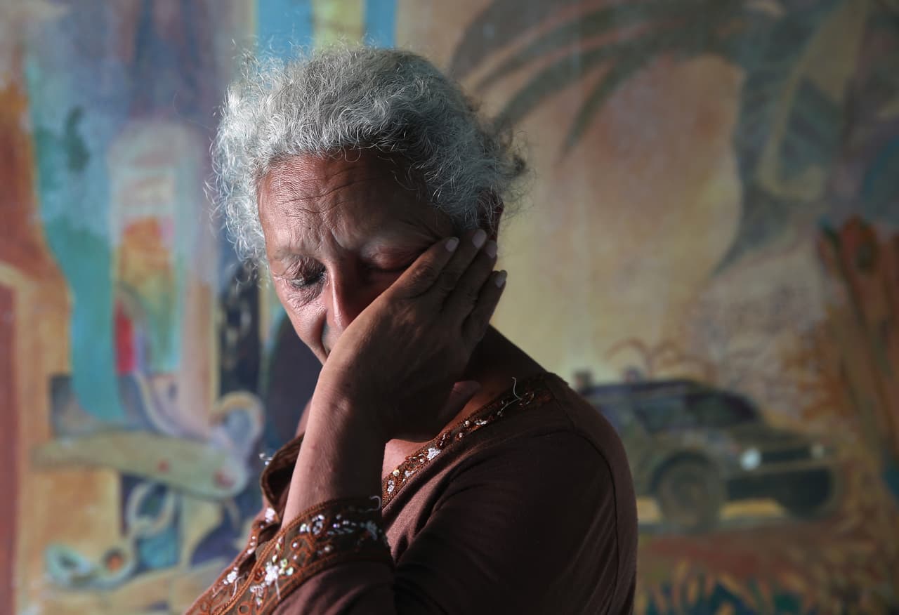 Un refugio, llamado "La 72", es dirigido por hermanos franciscanos y es la primera parada para miles de inmigrantes. Aquí espera la hondureña Blanca Lidia Valenzuela, de 61 años, quien viaja a México dos veces al año para buscar a su hijo Manuel Hernández Valenzuela, desaparecido en 2003 durante la travesía a Estados Unidos.