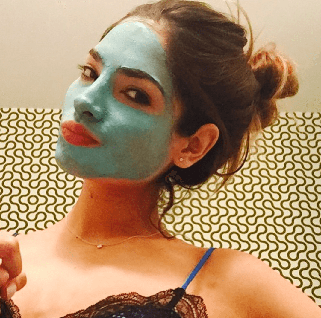 Alejandra Espinoza tiene presente que la televisión no oculta las imperfecciones por eso hace de todo para mantenerla sana y tersa.