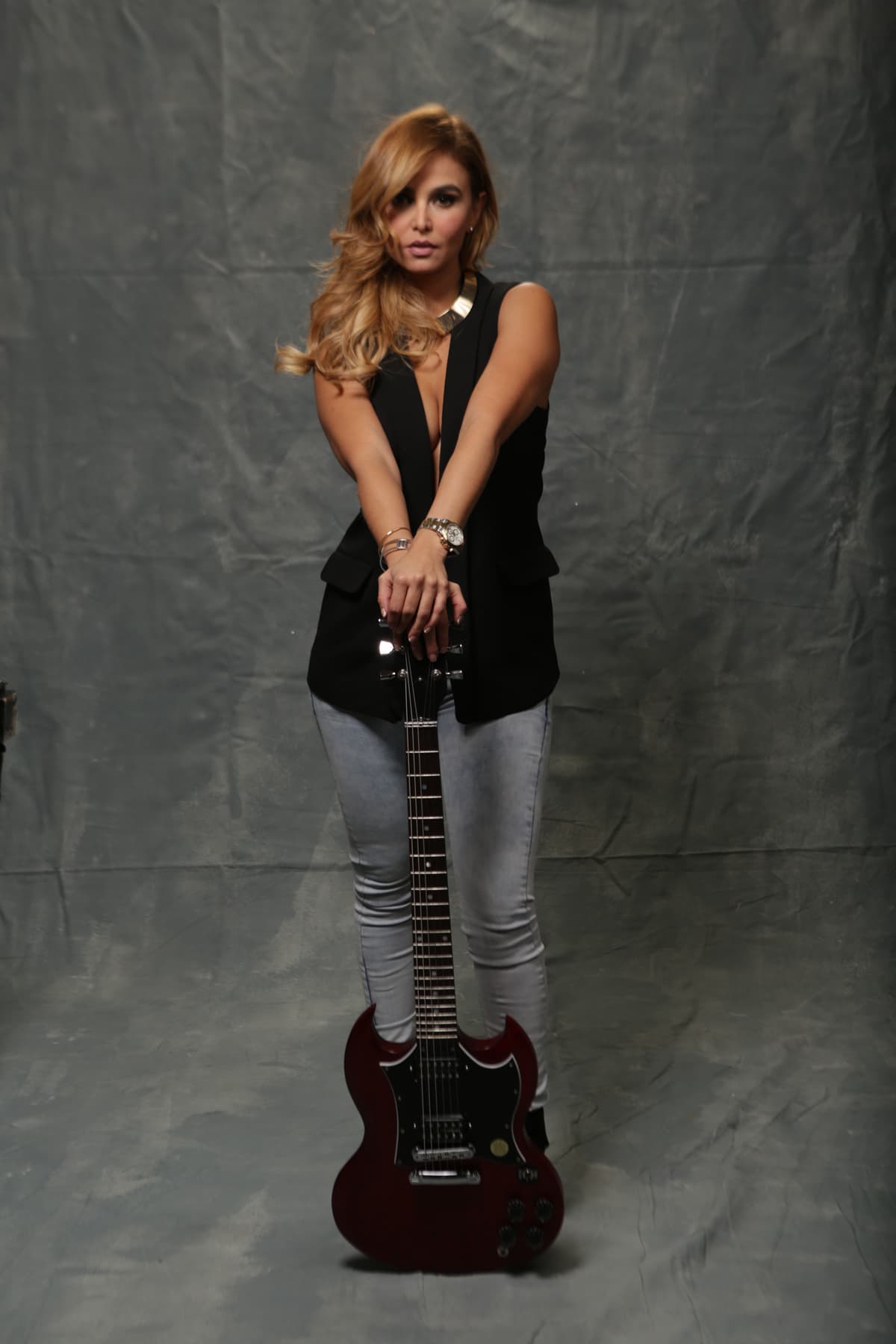 Nastassja Bolívar y Carolina Macallister encendieron el lounge de Latin GRAMMY. ¡Nuestras hosts están que arde!