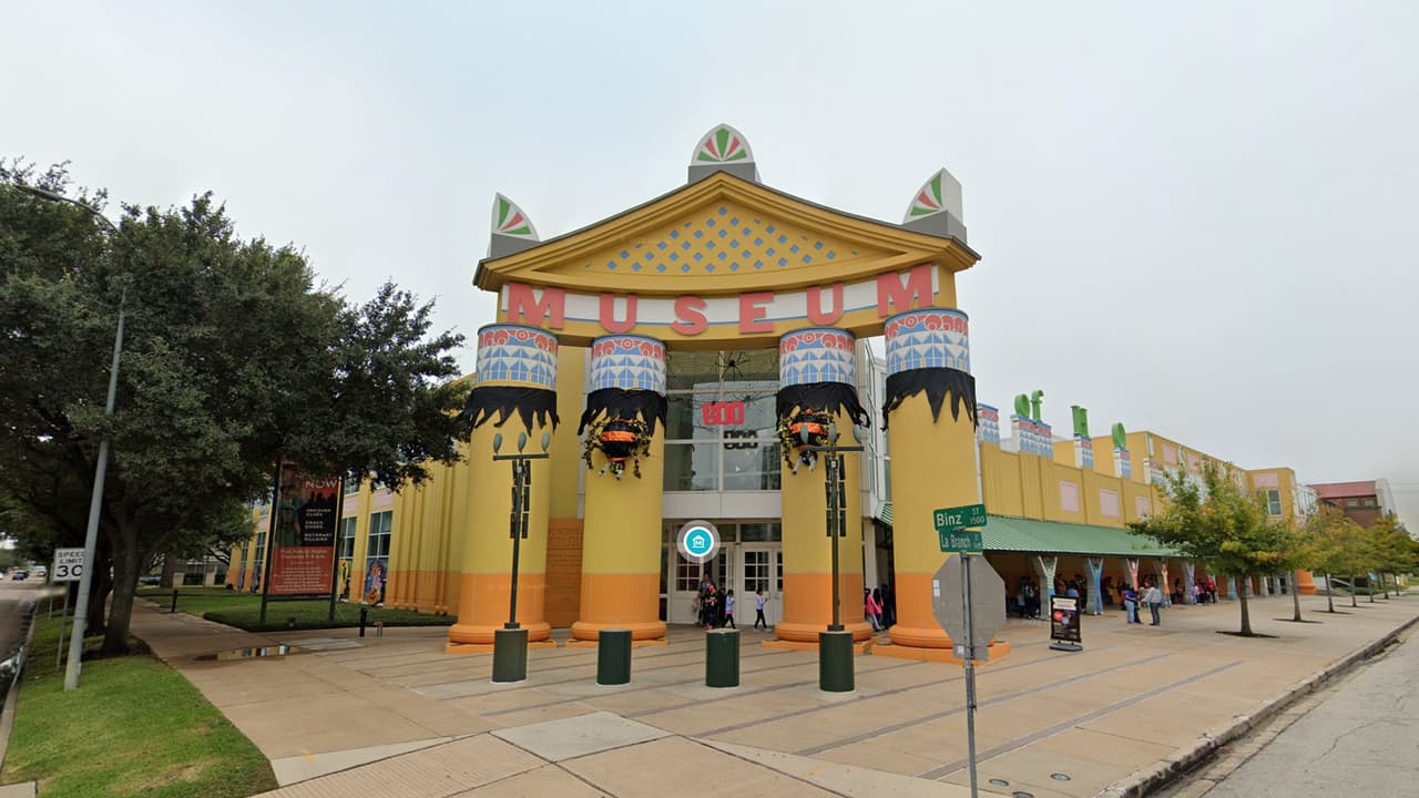 El museo está ubicado en la 1500 Binz St, Houston, TX 77004.