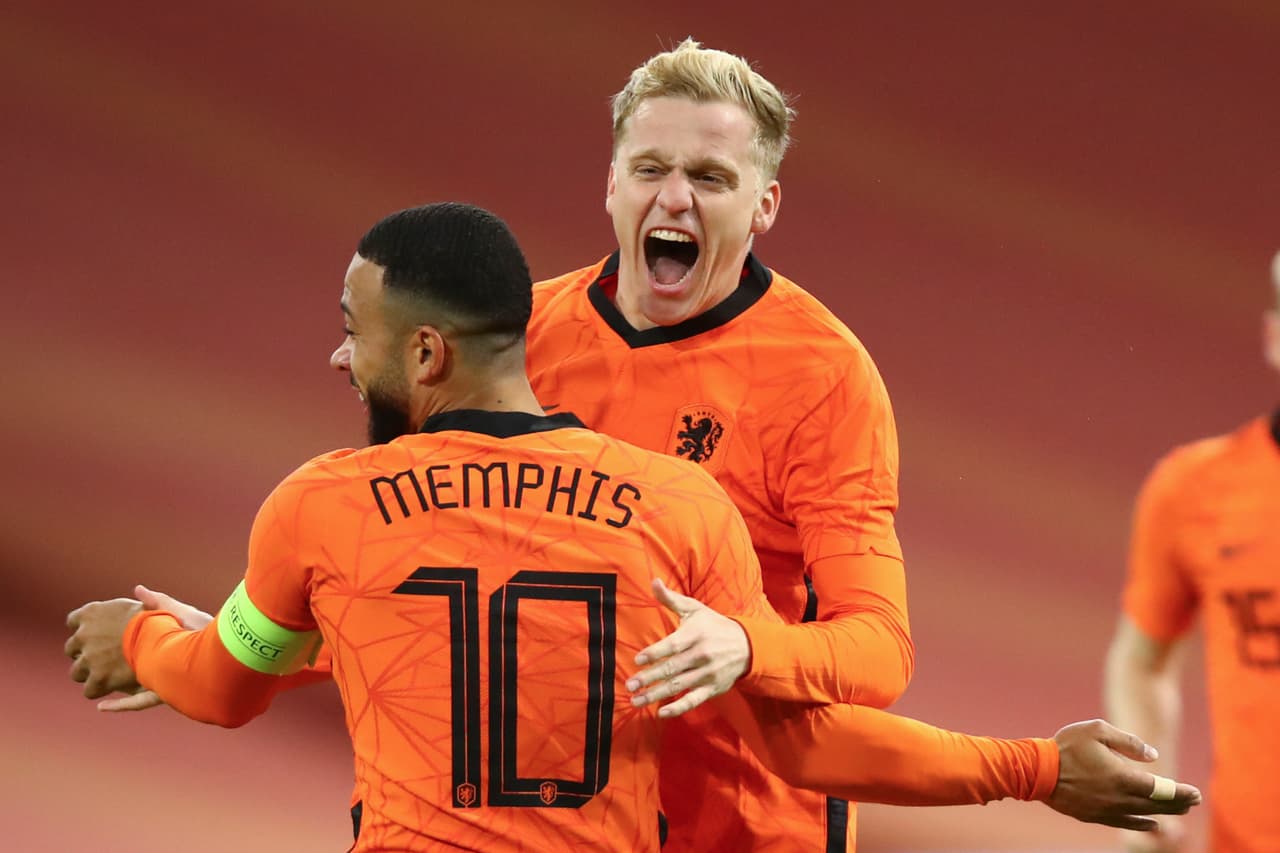 Holanda y España empatan 1-1 en partido amistoso internacional en la Amsterdam Arena. Sergio Canales abrió el marcador al minuto 18 a favor de los españoles, sin embargo, en la segunda parte, Van de Beek iguala el marcador al minuto 48 a favor de la 'Naranja Mecánica'. Sergio Ramos iguala en partidos jugados con su país a Gianluigi Buffon.