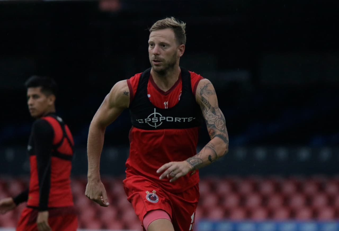 Toluca: Carlos Esquivel