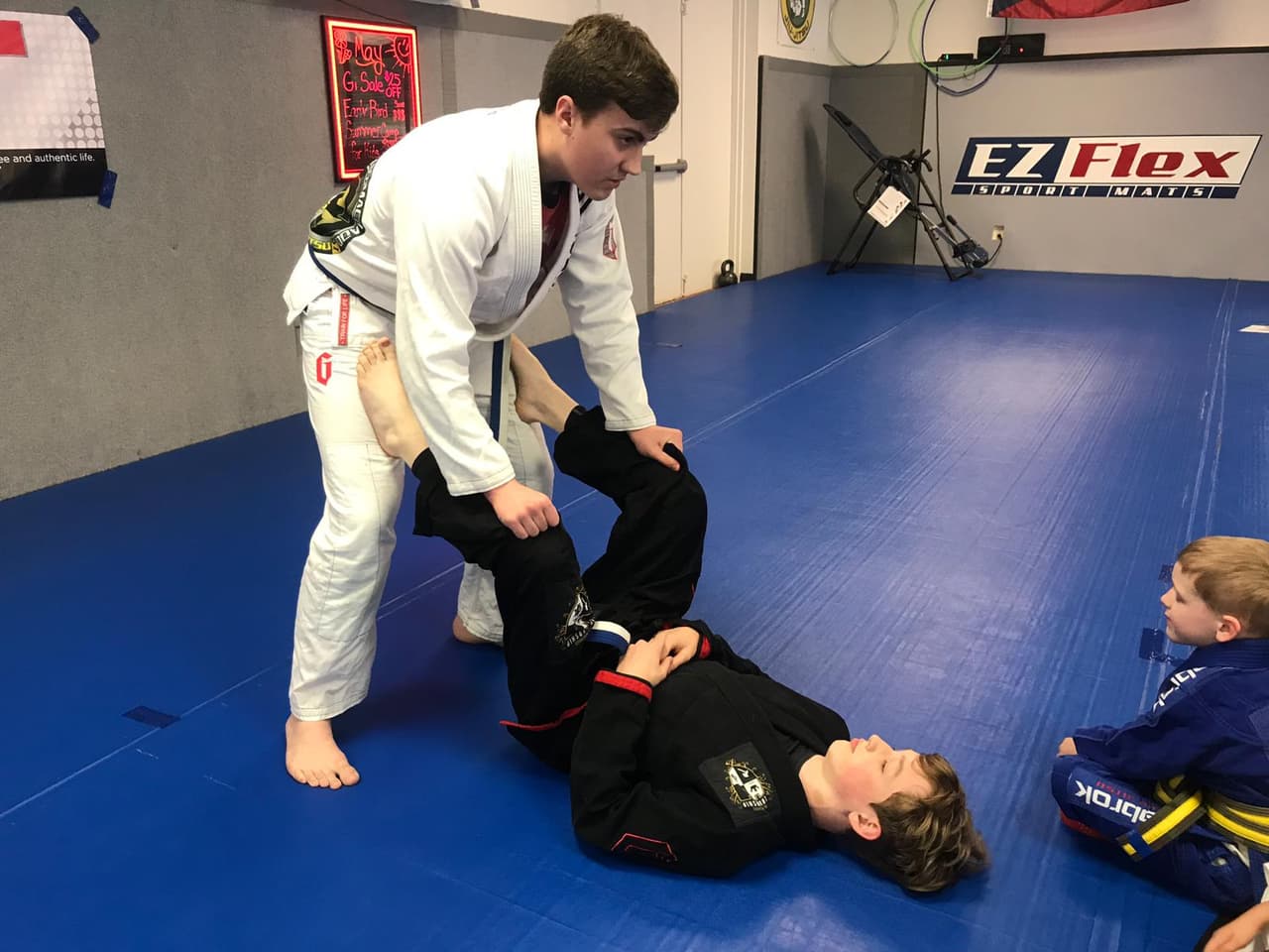 Este arte marcial es muy efectiva para la autodefensa, aunque no usa las patadas ni tampoco los golpes.
<br>